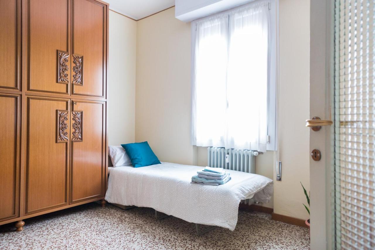 A Pochi Passi Dal Centro E Dall'Ospedale Di Parma Apartman Kültér fotó